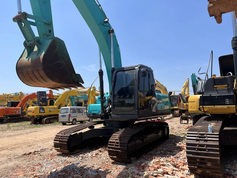 Kobelco SK200-8 Excavator