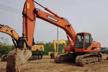 Doosan DH220-7 Excavator