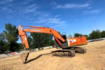 Hitachi ZX200-3 excavator