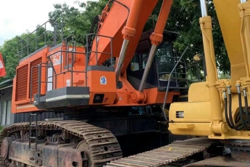 Hitachi EX1200 excavator