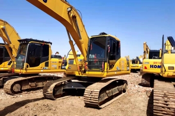 Komatsu PC200-7 excavator