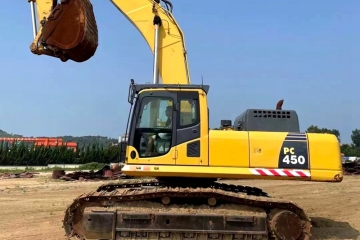 Komatsu PC450-8 excavator