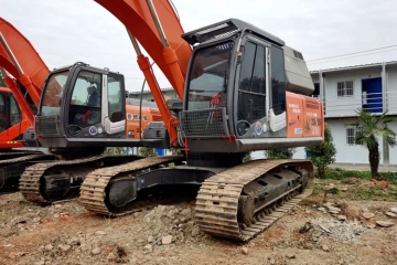 Hitachi ZX210-3 excavator