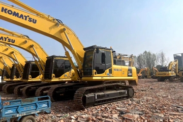 Komatsu PC450-8 excavator