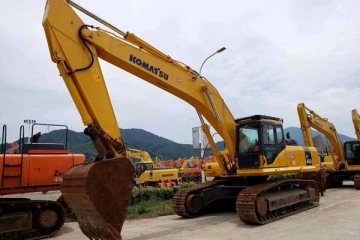 Komatsu PC400-7 excavator