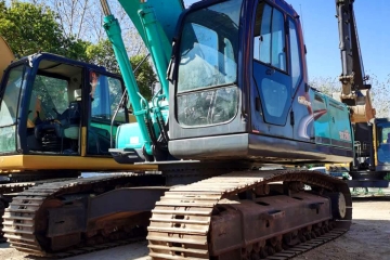 Kobelco SK200-8 excavator