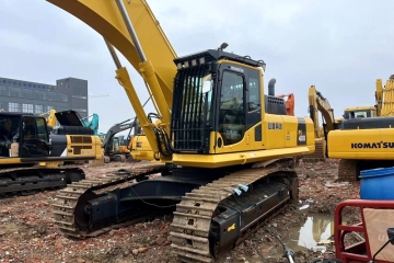 Komatsu PC400-8 excavator