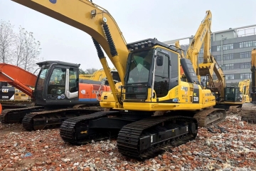 Komatsu PC220-8 excavator