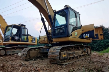 Caterpillar CAT320D excavator