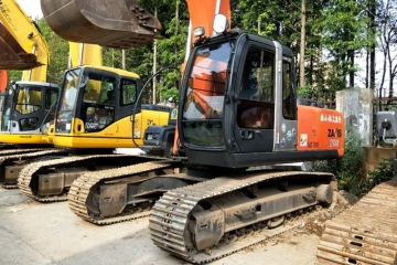 Hitachi ZX200-3 excavator