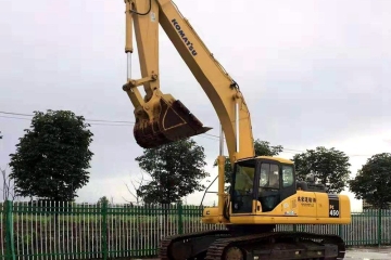 Komatsu PC450-7 excavator