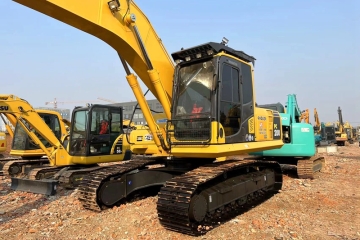 Komatsu PC200-8 excavator