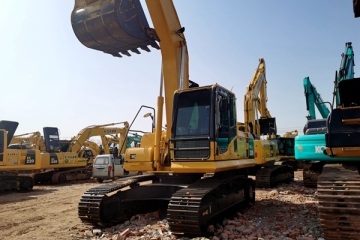 Komatsu PC200-8 excavator