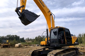 Hyundai R305-9T excavator