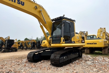 Komatsu PC200-8 Excavator