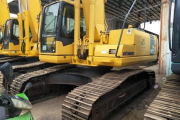 Komatsu PC200-7 excavator