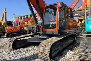 Doosan DX300 excavator