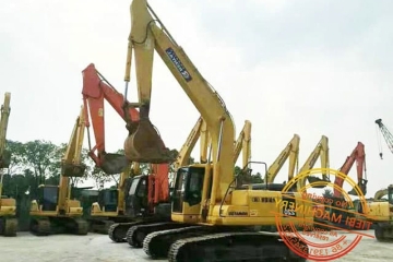 Komatsu PC220-7 Excavator