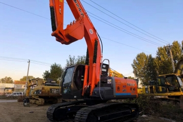 Hitachi ZX200 EXCAVATOR