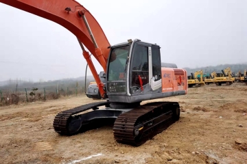 Hitachi ZX210-3 excavator