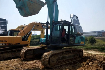 KOBELCO SK380D excavator