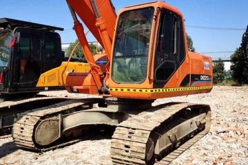 DOOSAN DH220LC-7 excavator