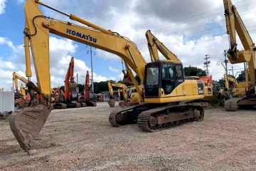 Komatsu PC200-7 excavator